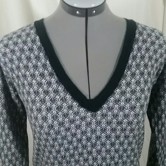 LEITH V Neck Gray V Neck Hi Low Sweater Size S - Picture 5 of 7